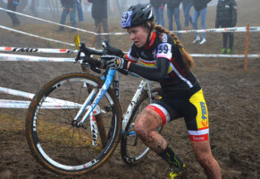 La gioia nel silenzio Francesca, una favola commuove il ciclismo