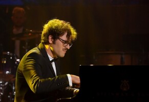 Davide Santacolomba: “Sono sordo e faccio il pianista: la mia incredibile storia”